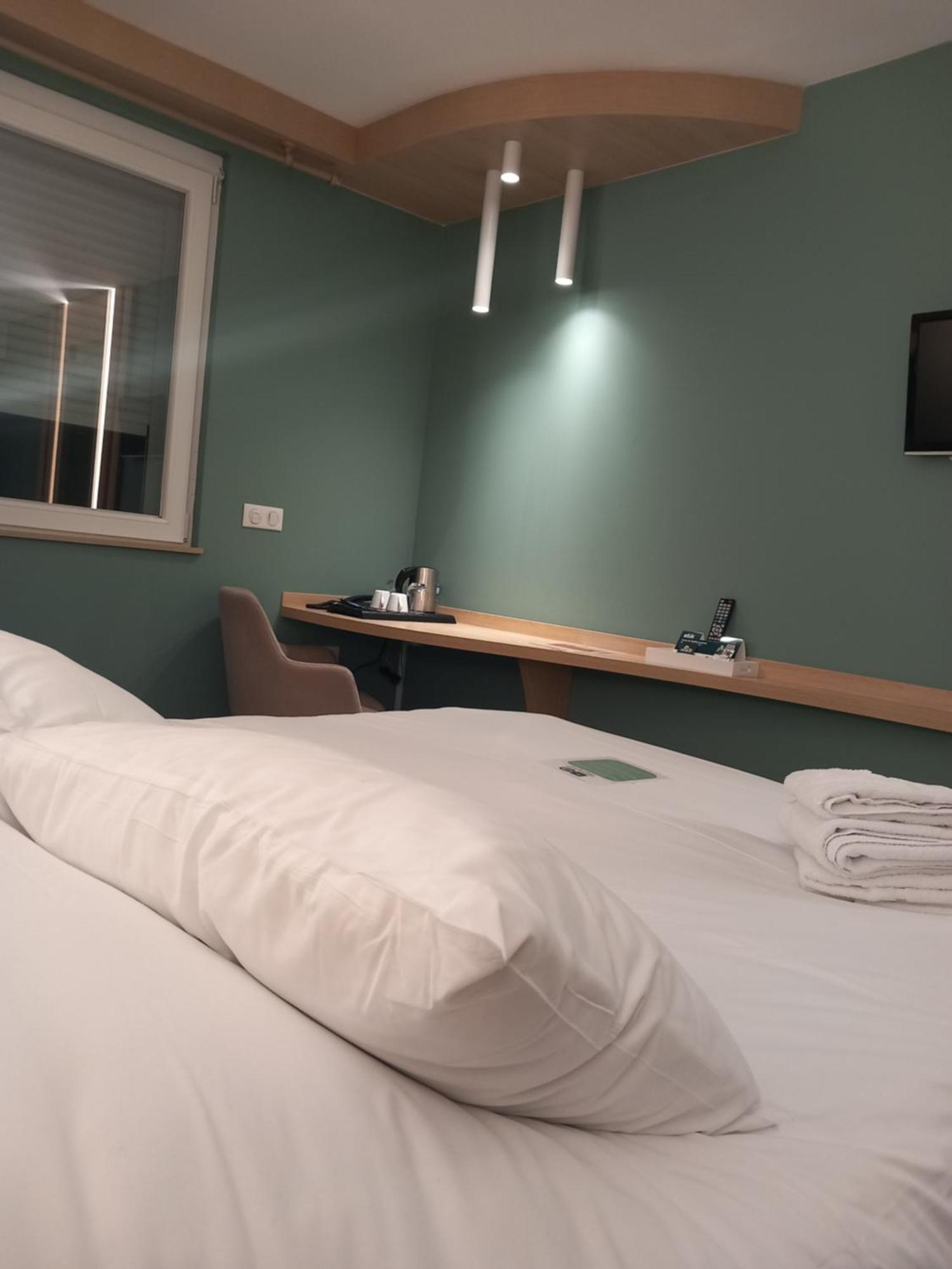 Hotel Aster Restaurant Aux Arcades Брие Экстерьер фото