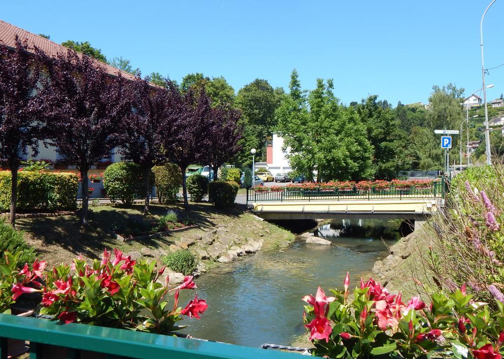 Hotel Aster Restaurant Aux Arcades Брие Экстерьер фото