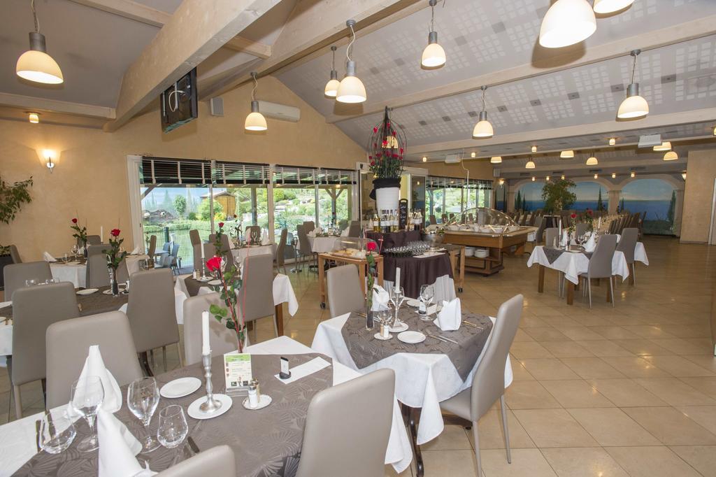Hotel Aster Restaurant Aux Arcades Брие Экстерьер фото