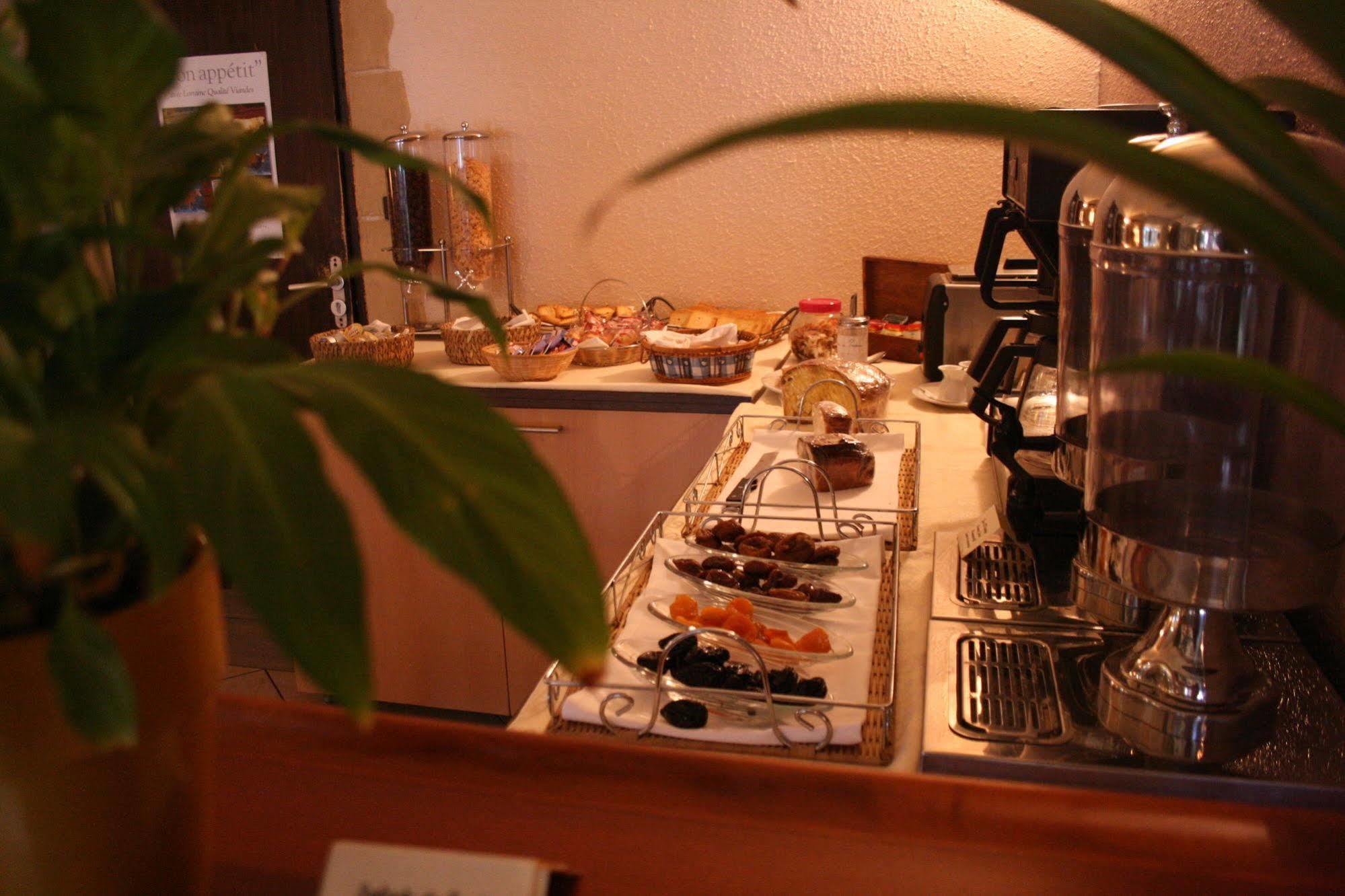 Hotel Aster Restaurant Aux Arcades Брие Экстерьер фото
